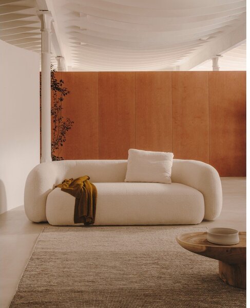 Krem sofa od bouclé tkanine 246 cm Martina – Kave Home