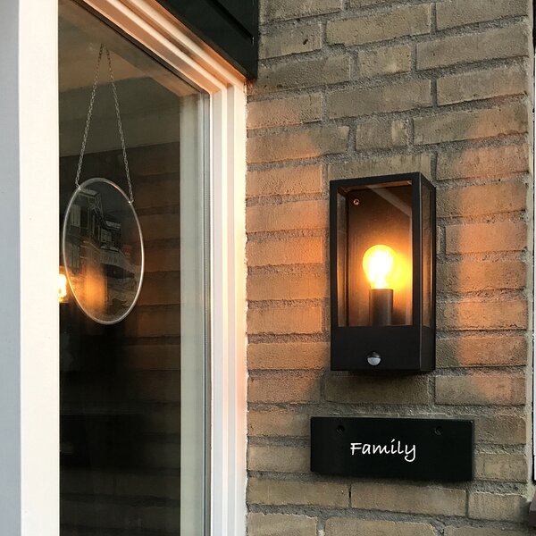 Vanjska zidna svjetiljka crna s senzorom pokreta IP44 - Rotterdam