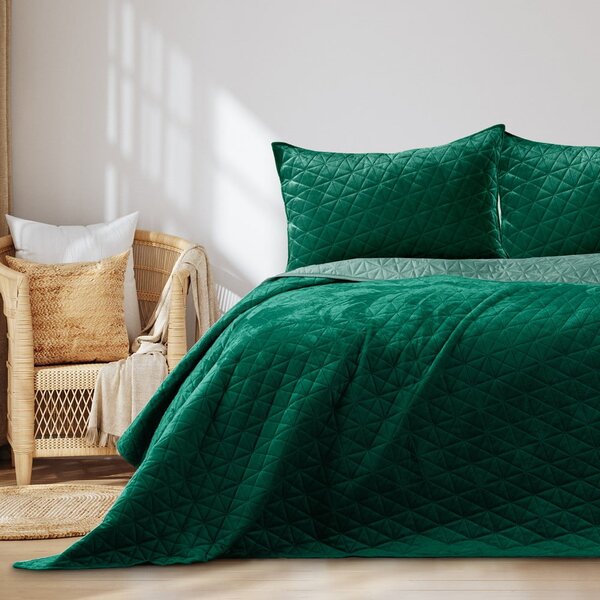 Zeleni prošiven prekrivač od samta 170x210 cm Laila – AmeliaHome