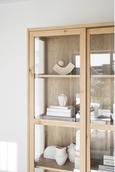 Vitrina u dekoru hrasta s kliznim vratima u prirodnoj boji 100x203 cm Hazelton – Rowico