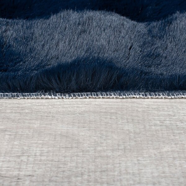 Tamno plavo sintetičko krzno 80x150 cm Waffle Faux Fur – Flair Rugs