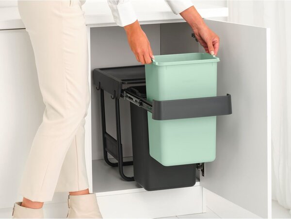 Mentol zelena/tamno siva plastična kanta za smeće za odvojeni otpad/ugradbena 30 l Sort&Go – Brabantia