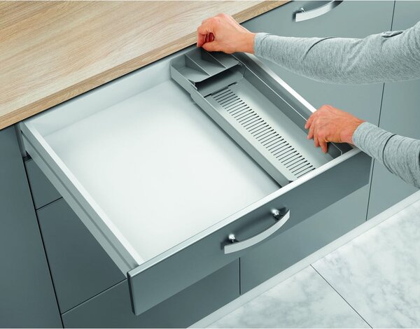 Sivi plastičan organizator pribora 15 x 49 cm – Metaltex