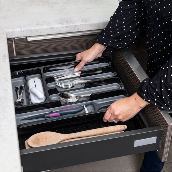 Crno-sivi rastezljivi plastični organizator pribora za ladicu 41,5 x 35 cm - Addis