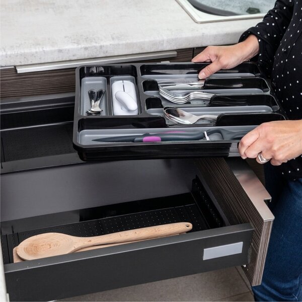 Crno-sivi rastezljivi plastični organizator pribora za ladicu 41,5 x 35 cm - Addis