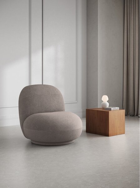Bež fotelja od bouclé tkanine Chuck – Micadoni Home