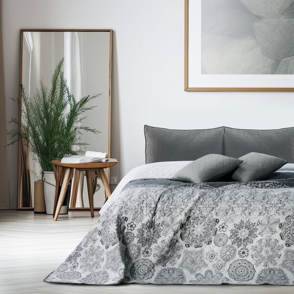 Bijelo-sivi dvostrani prekrivač od mikrovlakana DecoKing Alhambra, 260 x 280 cm