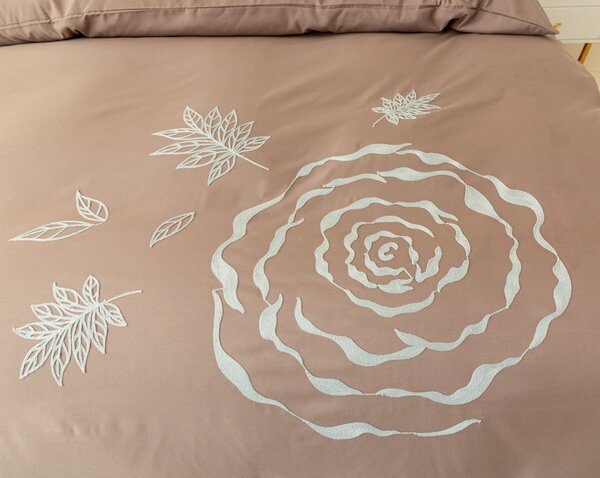 Posteljina od mikrovlakana EMBROSA svijetlosmeđa Dimenzije posteljine: 70 x 80 cm | 140 x 200 cm