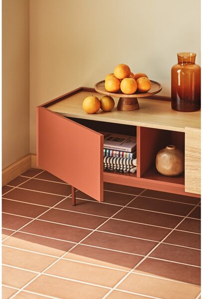 Ciglasta/u prirodnoj boji TV komoda u dekoru hrasta 180x45 cm Otto – Teulat