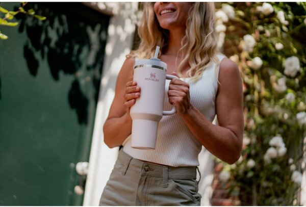 Svijetlo ružičasta termosica od nehrđajućeg čelika sa slamkom 1,18 l Quencher H2.0 FlowState Tumbler Rose Quartz – Stanley