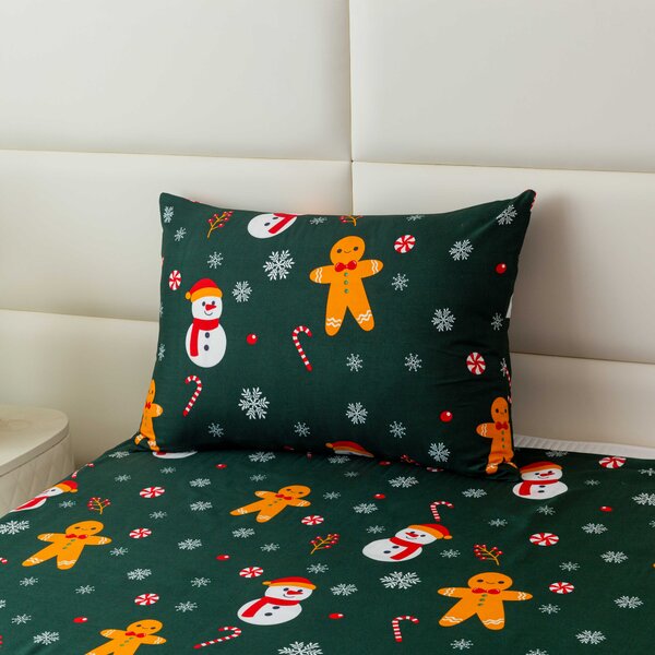 Posteljina od mikrovlakana SNOWMAN AND GINGERBREAD zeleni Dimenzije posteljine: 70 x 90 cm | 140 x 200 cm