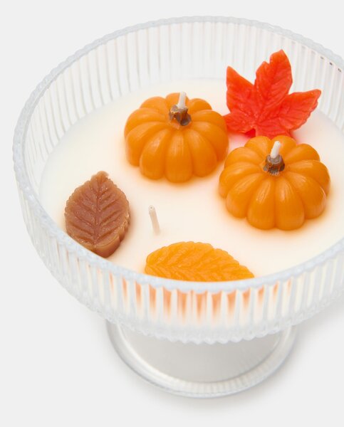 Sinsay - Mirisna svijeća s motivom bundeve i lišća Pumpkin Spice