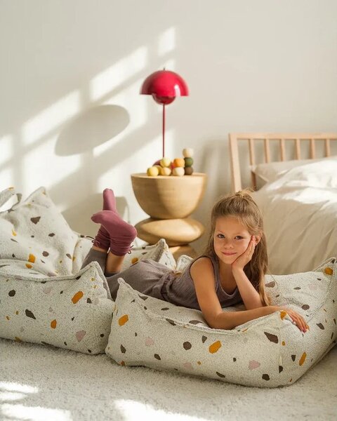 Bijela vreća za bebe od bouclé tkanine/od šenila Terrazzo Chair – Wigiwama