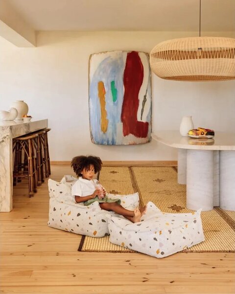 Bijela vreća za bebe od bouclé tkanine/od šenila Terrazzo Chair – Wigiwama