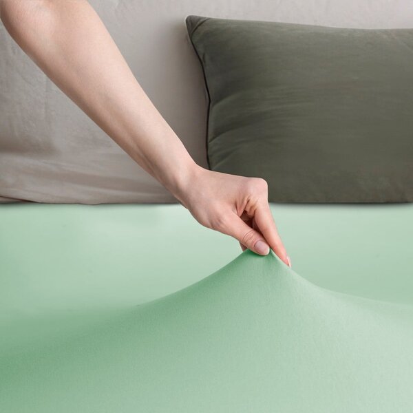 Svijetlo zelena plahta s gumom od jeseya 90x200 cm Amber – Restilo