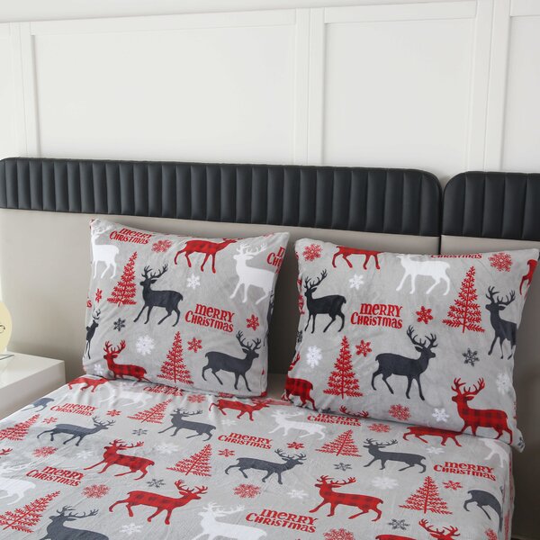 Set posteljine od mikropliša MERRY CHRISTMAS DEER sive + plahta od mikropliša SOFT 180x200 cm bijela, dvostruki krevet