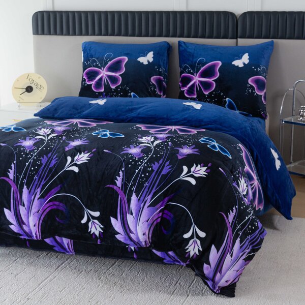 Set posteljine od mikropliša VIOLET BUTTERFLY tamno plave boje + plahta od mikropliša SOFT 180x200 cm bijele boje, bračni krevet