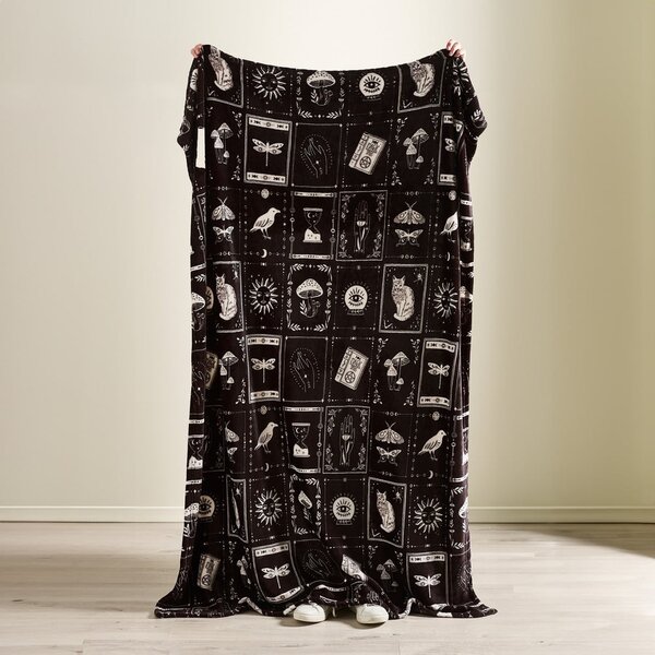 Crna deka s motivom noći vještiva od mikropliša 130x170 cm Enchanted Witchcraft – Catherine Lansfield