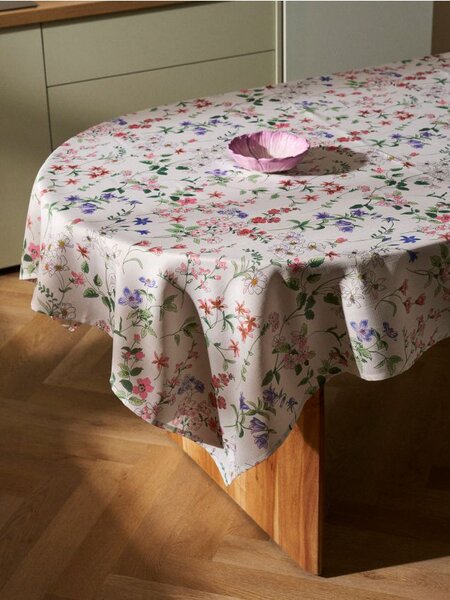 Sinsay - Stolnjak s cvjetnim motivom