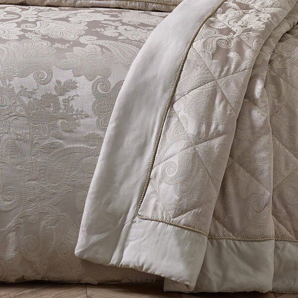 Bež prošiven prekrivač od jacquarda 240x260 cm Opulent Jacquard – Catherine Lansfield
