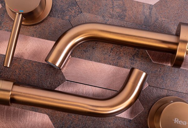 Slavina u ravnini Rea Lungo Long Copper Brush + BOX