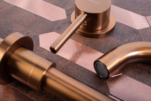 Slavina u ravnini Rea Lungo Long Copper Brush + BOX