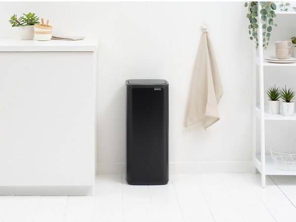 Mat crna željezna kanta za smeće na dodir 30 l Bo Touch – Brabantia