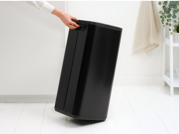 Mat crna željezna kanta za smeće na dodir 30 l Bo Touch – Brabantia