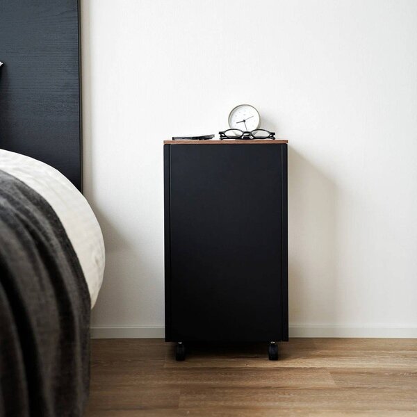 Metalni pomoćni stol 22x31 cm Tower – YAMAZAKI