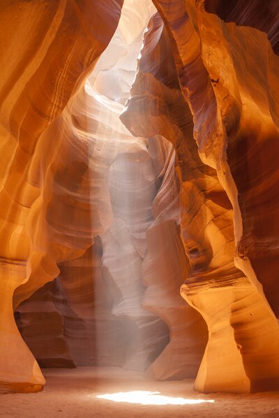 Fotografija ANTELOPE CANYON Gorgeous Lightbeam, Melanie Viola