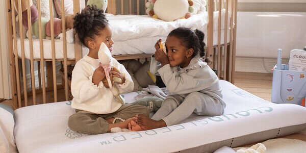Stokke putni krevetić Jetkids Cloudsleeper na napuhavanje - White