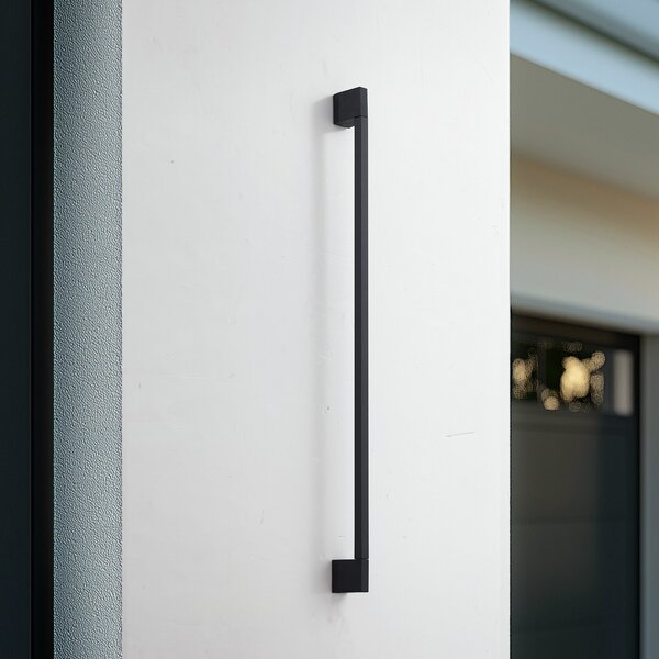 Lindby LED zidna svjetiljka Neano, 120 cm, crna, metalna, IP54, Crno, Aluminij