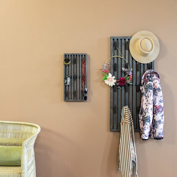 Tamno smeđa ploča za vješanje garderobe od punog hrasta 46x100x8 cm Parco – Spinder Design
