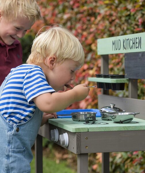 Dječja vrtna kuhinja - Mudkitchen