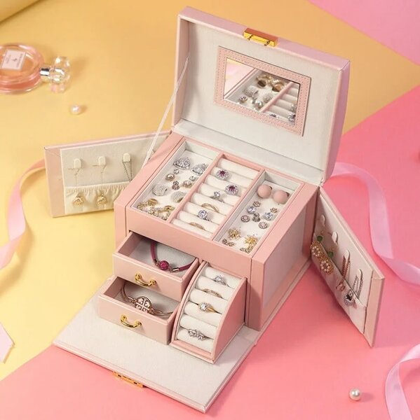 Organizator nakita - Carla