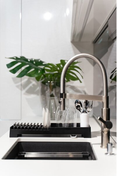 Crni ocjeđivač za suđe Vialli Design Livio Duo