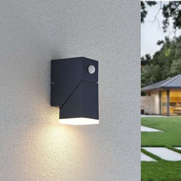 Lindby LED zidna svjetiljka Sally, 15 cm, antracit, IP54, senzor, Crno, Aluminij, Zidna utičnica iznad