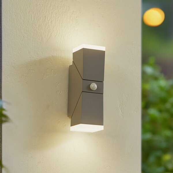 Lindby Sally LED zidna svjetiljka, 22 cm, siva, IP54, senzor, Sivo, Aluminij, Zidna utičnica iznad/dolje
