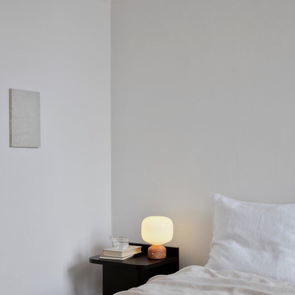 GEJST LED punjiva stolna lampa Meemo, mramorna jantarna, staklo, USB, prigušiva, Smeđa / hrđa, Dnevni boravak/blagovaonica, Staklo