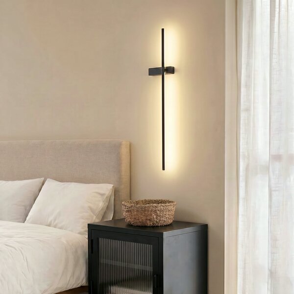 Lindby Natsumi LED zidna svjetiljka, crna, aluminij, 90 cm, Crno, Dnevni boravak/blagovaonica, Aluminij