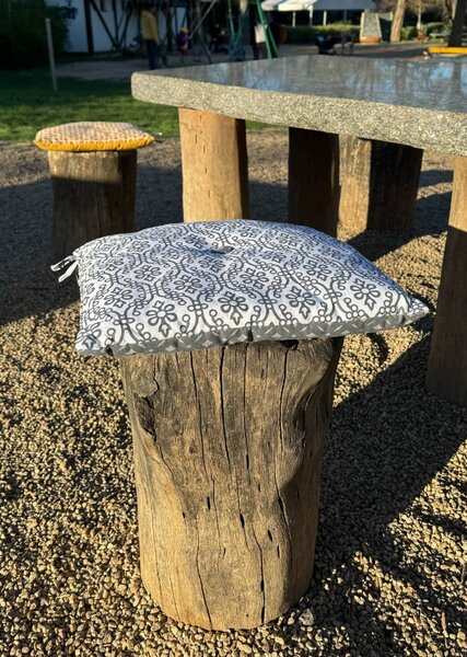 Bijeli jastuk RUNE - više veličina Dimenzije: 30 x 50 cm