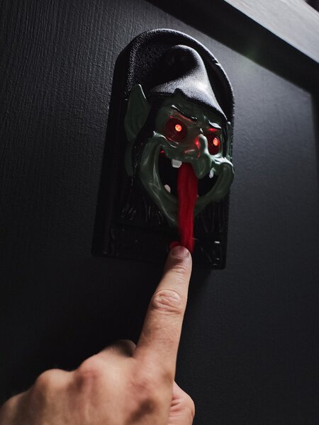 Sinsay - LED Halloween dekoracija - zvono za vrata s motivom goblina