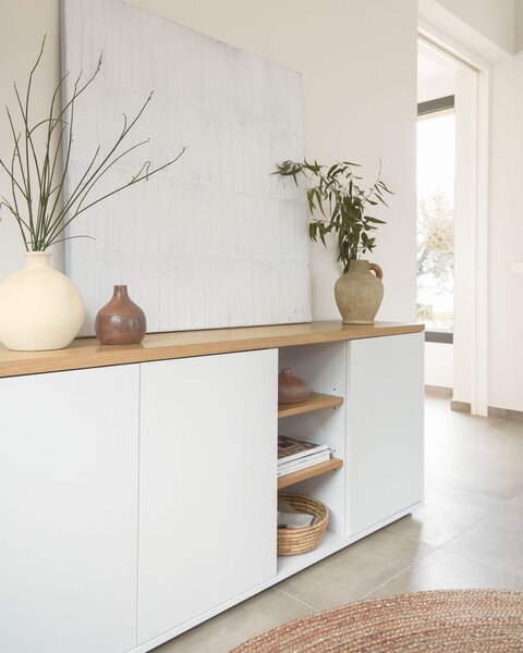 Bijela komoda u dekoru hrasta 180x75x36 cm Abilen – Kave Home