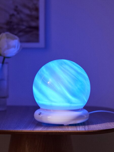 Sinsay - Dekorativna LED stolna lampa u obliku kugle