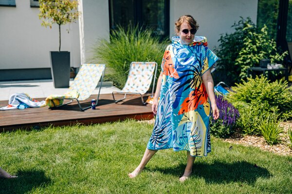 Plažni set SUMMER FRESH – ručnik 100×180 cm i pončo 80×145 cm, šareni