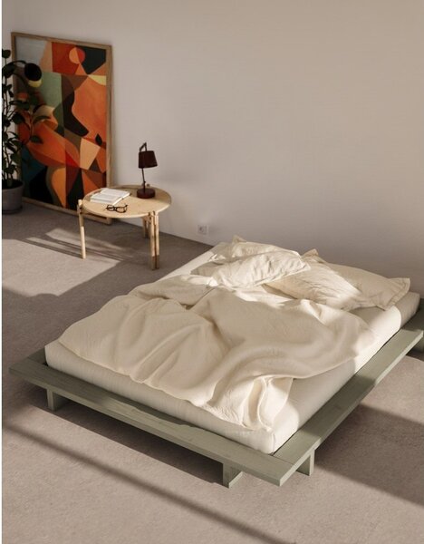 Kadulja zeleni bračni krevet od masivnog bora bez uzglavlja s podnicom 160x200 cm Japan – Karup Design