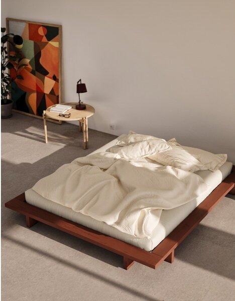 Bračni krevet od masivnog bora bez uzglavlja s podnicom 140x200 cm boje terakote Japan – Karup Design