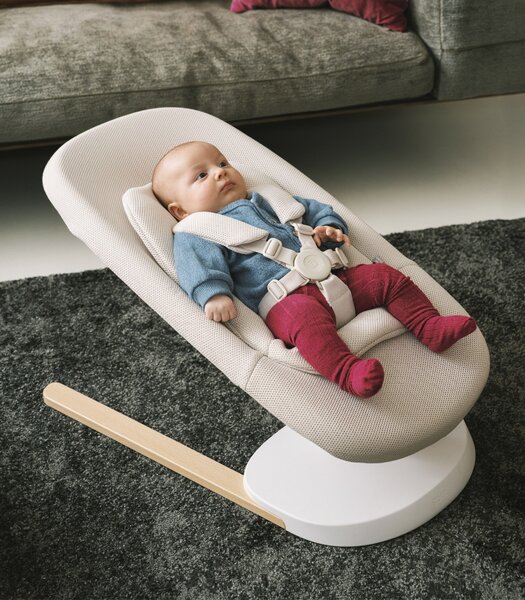Stokke ležaljka/njihaljka Yoga - Light Sand