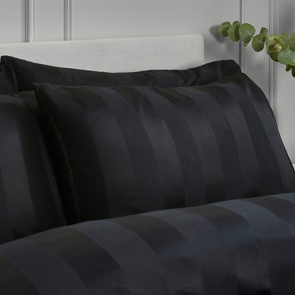Crna satenska posteljina za krevet za jednu osobu 135x200 cm So Soft Satin Stripe – Catherine Lansfield