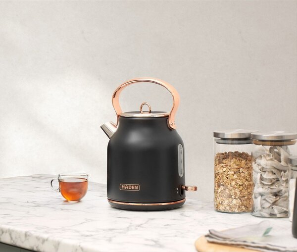 Crno kuhalo za vodu 1,7 l Heritage – Haden